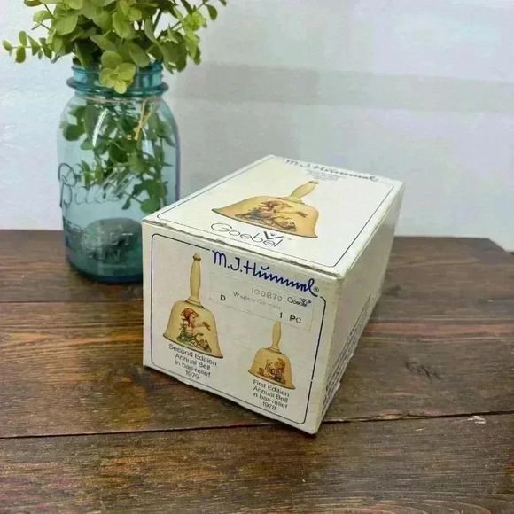 1979 M.J. Hummel 1979 Annual Bell bas-relief girl second‎ edition Goebel Germany - Picture 2 of 10